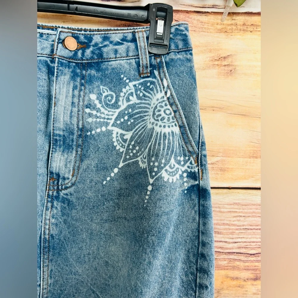 Love Fire Upcycled Bleach Hand Painted Floral Boho Cargo Denim Maxi Skirt Size 5